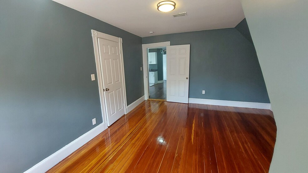 Building Photo - 31 Bullard St