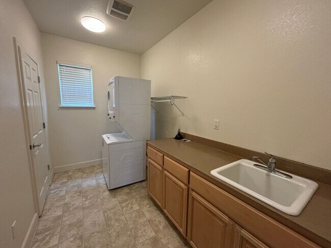 Building Photo - 1454 Azalea Dr