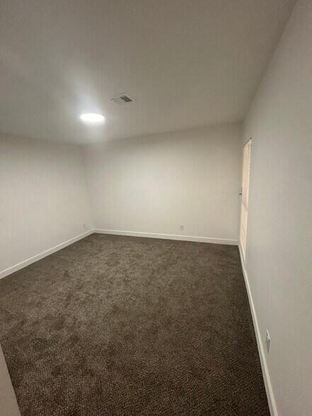 Building Photo - 3790 Shirebrook Dr