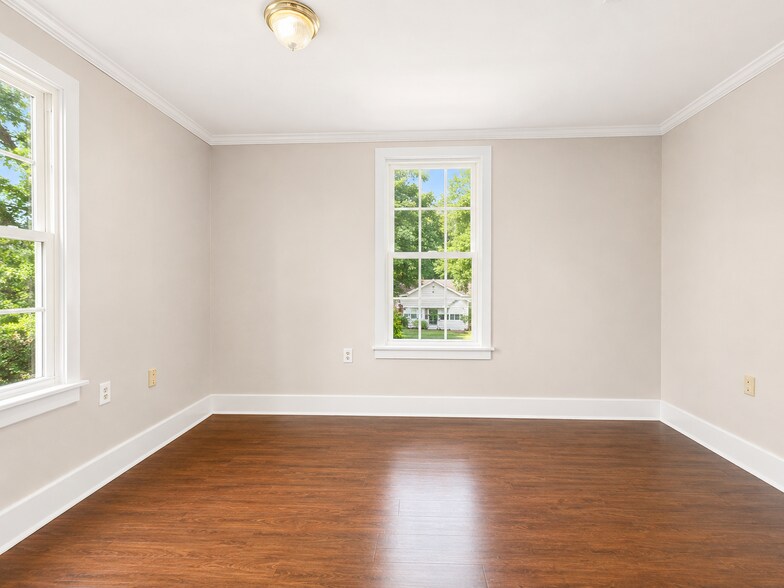 Building Photo - 2208 Coggin Ave
