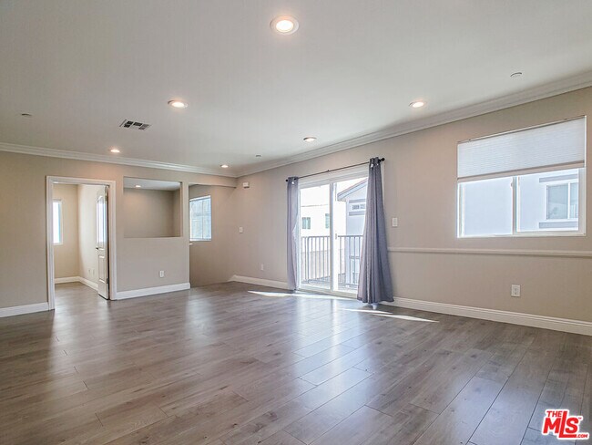 Building Photo - 963 N Wilton Pl