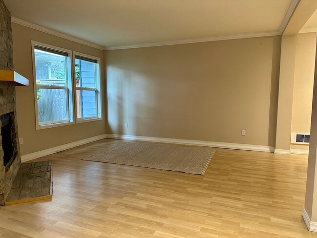 Building Photo - Two Story Condo in Downtown Bellevue
