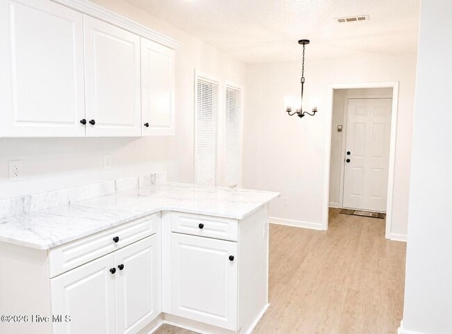 Building Photo - 607 Sunset Oaks Ln