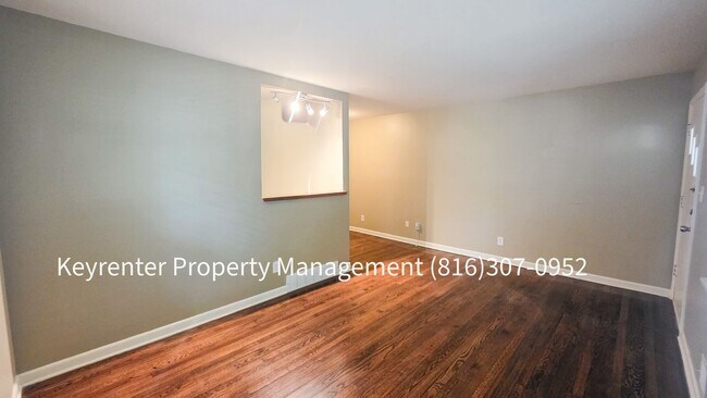 Building Photo - Charming 2-bed, 1-bath available in Kansas City, MO