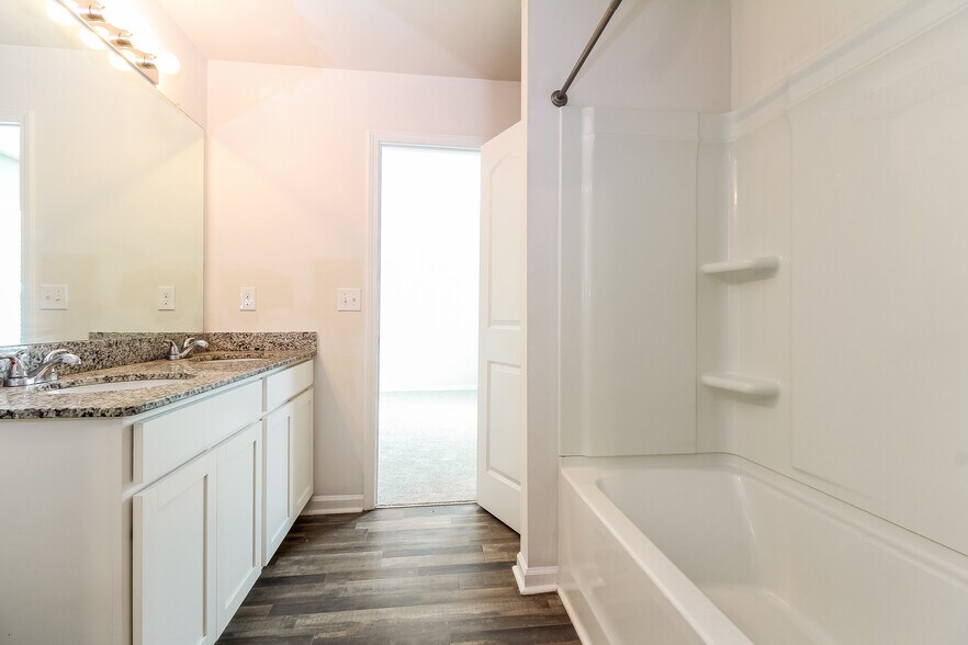 Building Photo - 246 Wadsworth Rd