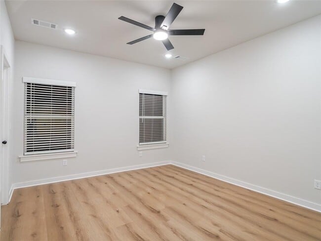 Building Photo - 511 Cosmos St