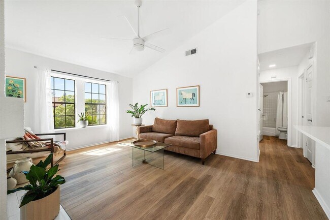Building Photo - 4306 Bonnell Vista Cove