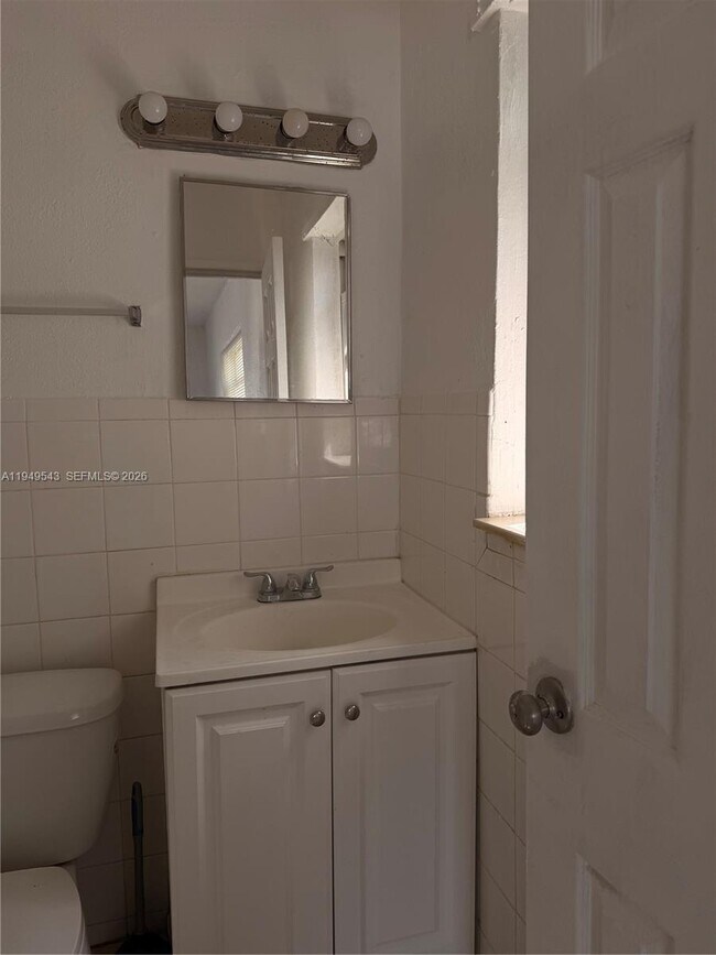 Building Photo - 634 NW 12th Ave