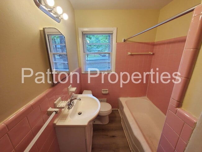 Building Photo - Forest Acres Home