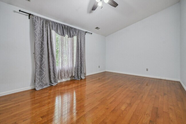 Building Photo - 64 Jesse Ct