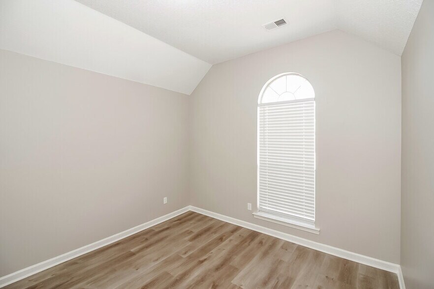 Building Photo - 4172 Hidden Fern Ln N