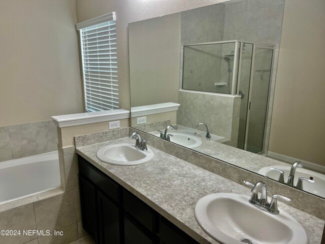 Building Photo - 10840 Peacock Landing Ct