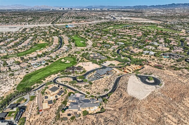 Building Photo - 5 Promontory Pointe Ln
