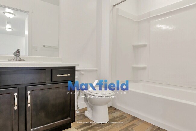 Building Photo - Beautiful Townhouse in Draper - 3 BD 2.5 BA 2 GA - 2250 Square Feet