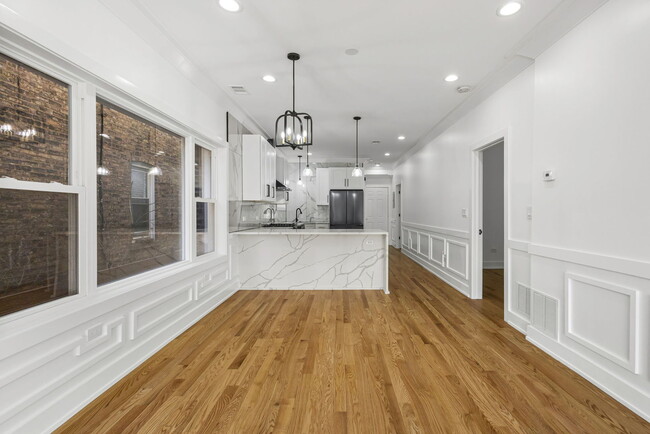 Building Photo - 3934 N Sawyer Ave