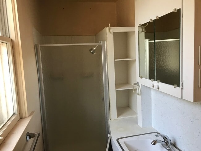 Building Photo - Lovely Historical Home