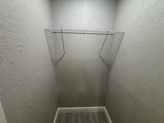 Building Photo - Newly renovated, WOW this will rent quick!