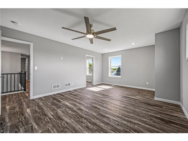 Building Photo - Rare 3 bed 4 bath no upgrade left out! 2 full kitchens, great views, dont miss out!