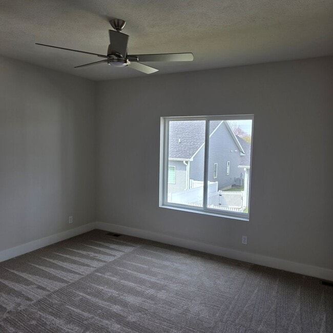 Building Photo - Garden View Zero Entry!! PHOTOS COMING SOON!