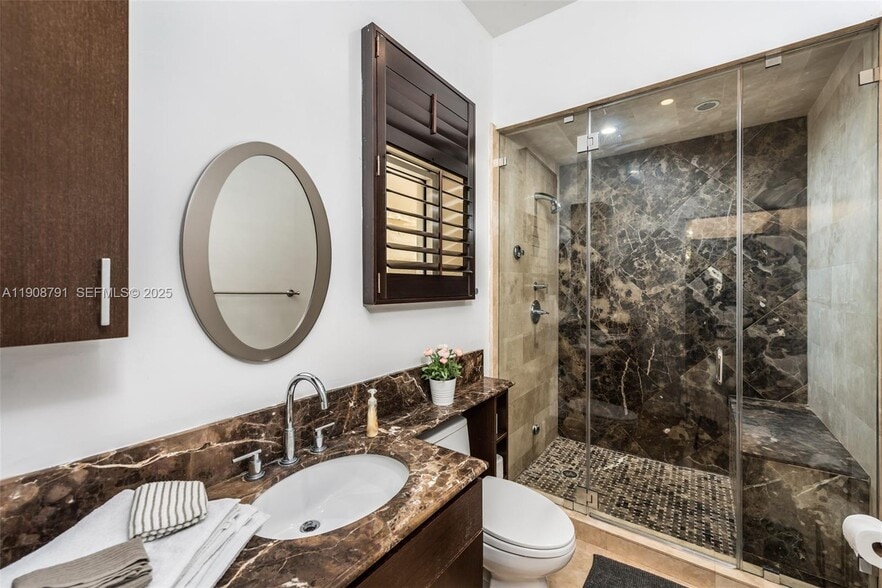 Building Photo - 1051 NE 89th St