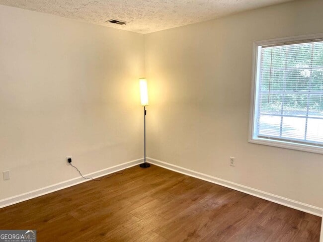 Building Photo - 135 Meadowbrook Ct