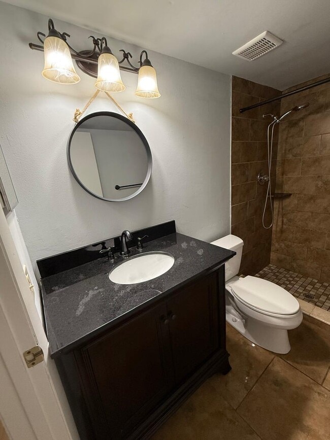 Building Photo - 2335 SW 22nd Ave