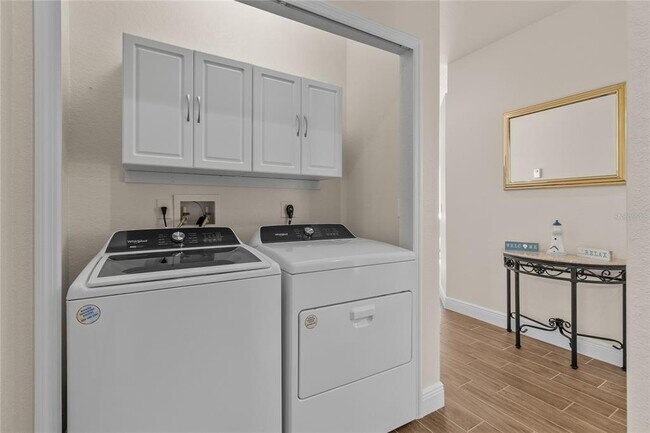 Building Photo - 1937 Scarlett Ave