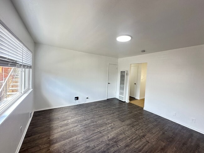 Building Photo - 3408