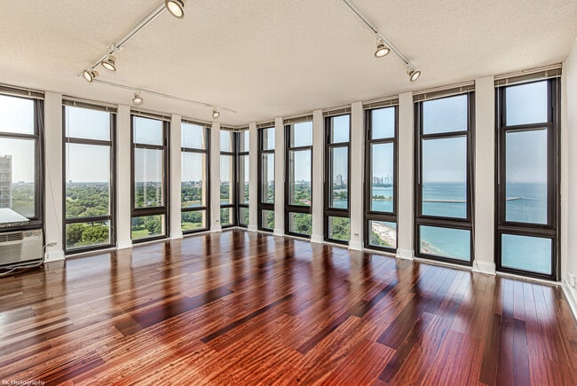 Building Photo - 6700 S South Shore Dr