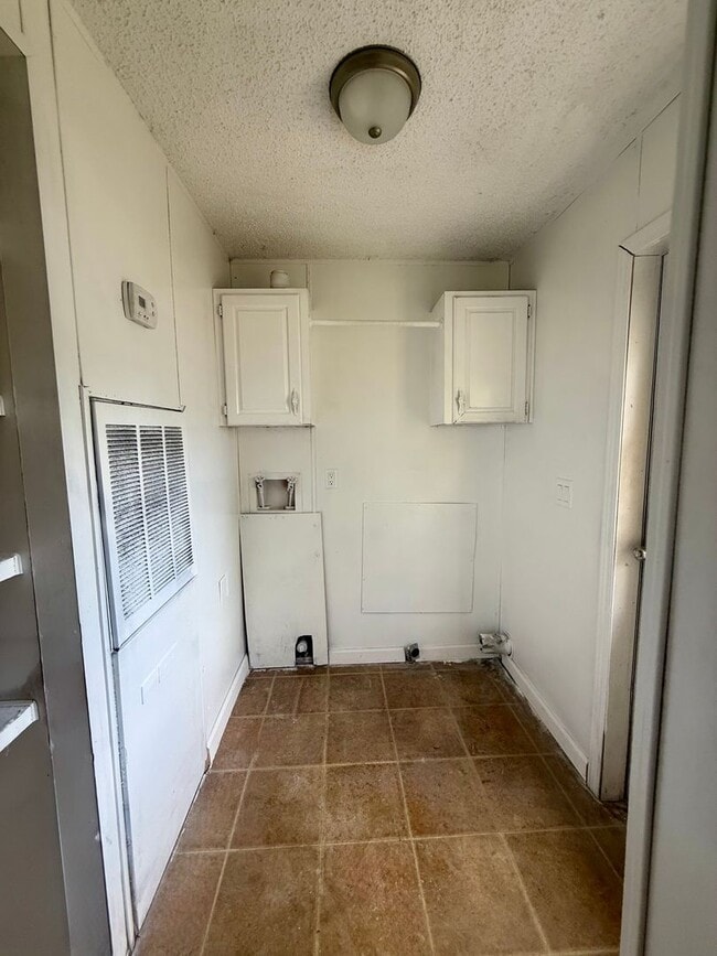 Building Photo - 3 Bed 2 Bath Mobile Home Under Renovations