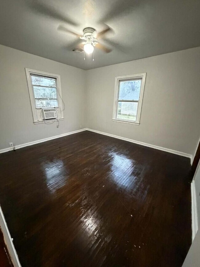 Building Photo - 1216 N 6th St