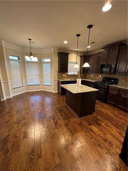 Building Photo - 852 Nevis Way