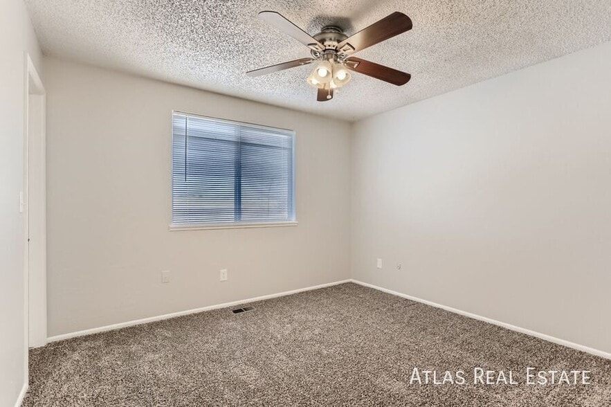 Building Photo - 14935 E Columbia Dr