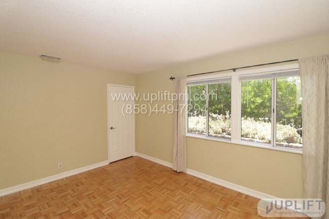 Building Photo - 3 Bedroom 2 Bathroom in Country Estates