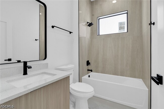 Building Photo - 3202 21st St W