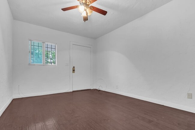 Building Photo - 447 E 101st St