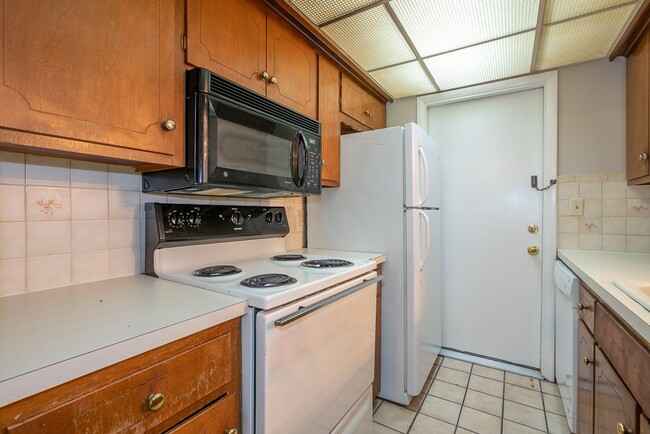 Building Photo - Renovated 1 bedroom in desirable midtown T...