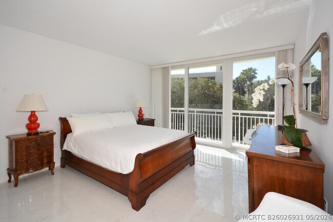 Building Photo - 2780 S Ocean Blvd