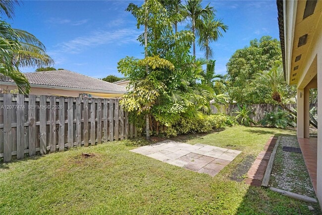 Building Photo - 13950 SW 155th Ct