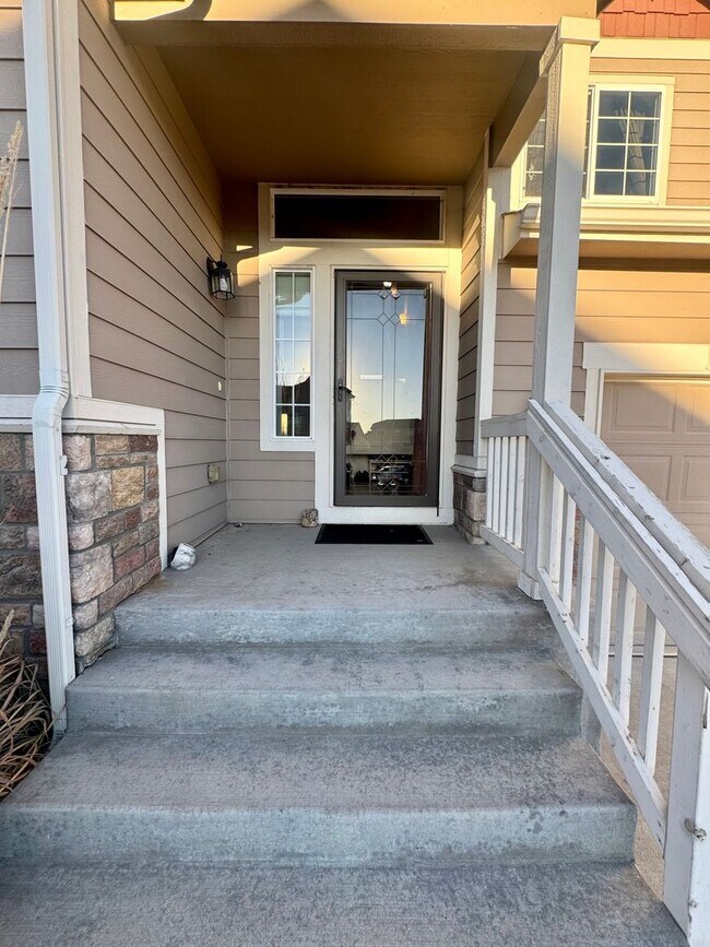 Building Photo - Gorgeous 3 bed/2.5 bath home with 3-CAR TANDEM GARAGE in Painted Sky