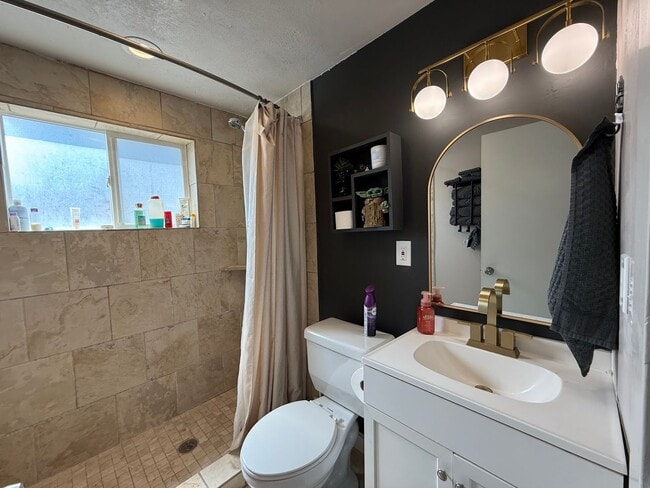 Building Photo - Modern Comfort in the Heart of West Jordan...