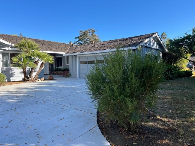 Building Photo - Epic REA - **4 Bedroom, 2.5 Bath - Ranch S...