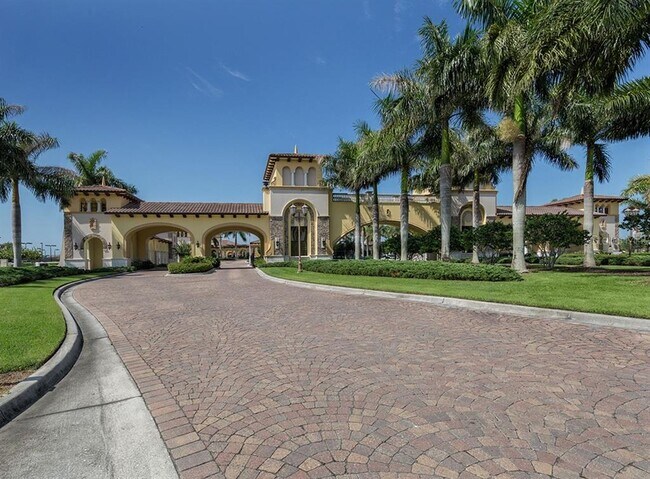 Building Photo - 10792 Tarflower Dr
