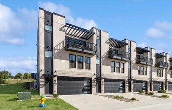 Building Photo - 1393 Keosauqua Way