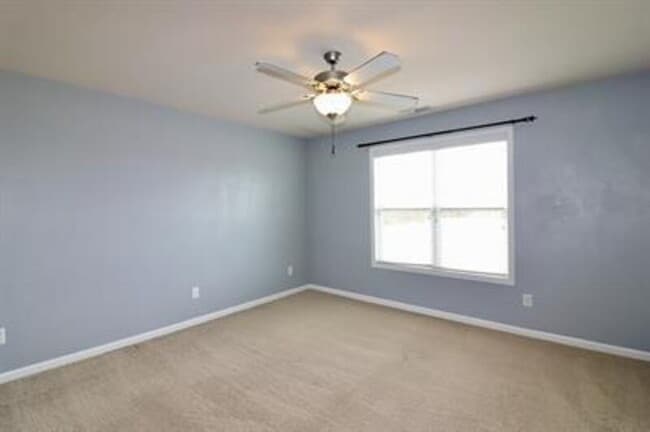 Building Photo - 198 Collinwood Dr