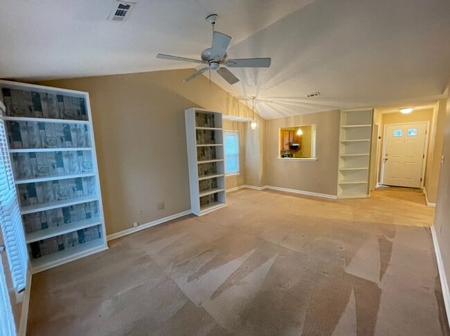 Building Photo - Charming 3 Bedroom House in Chapel Hill!