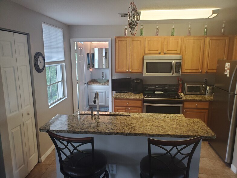 Building Photo - 5670 Bentgrass Dr