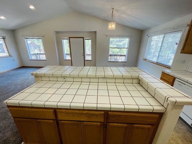 Building Photo - 3 bed 2 bath house for rent in South Lake Tahoe