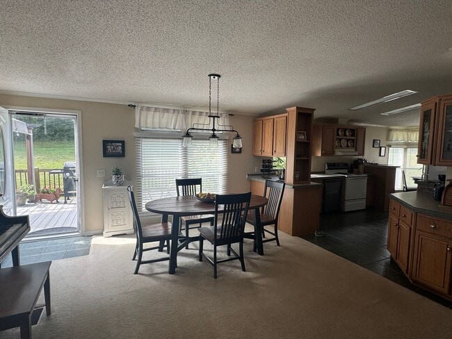 Building Photo - Spacious 3-Bedroom Home with Fenced Lot an...