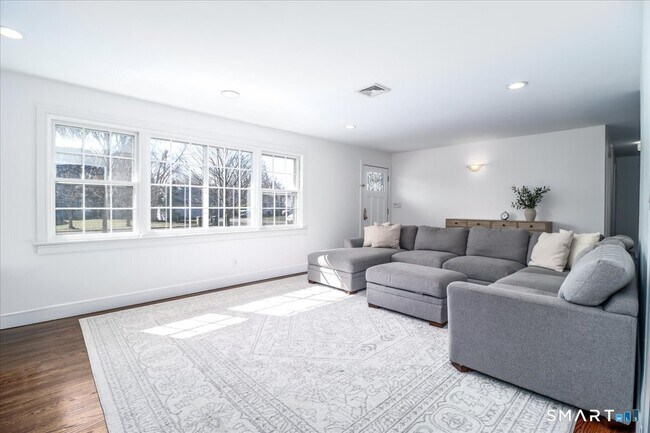 Building Photo - 58 Davenport Dr